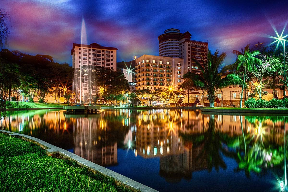 imagem principal da Cidade: Praca-Adhemar-de-Barros-noite