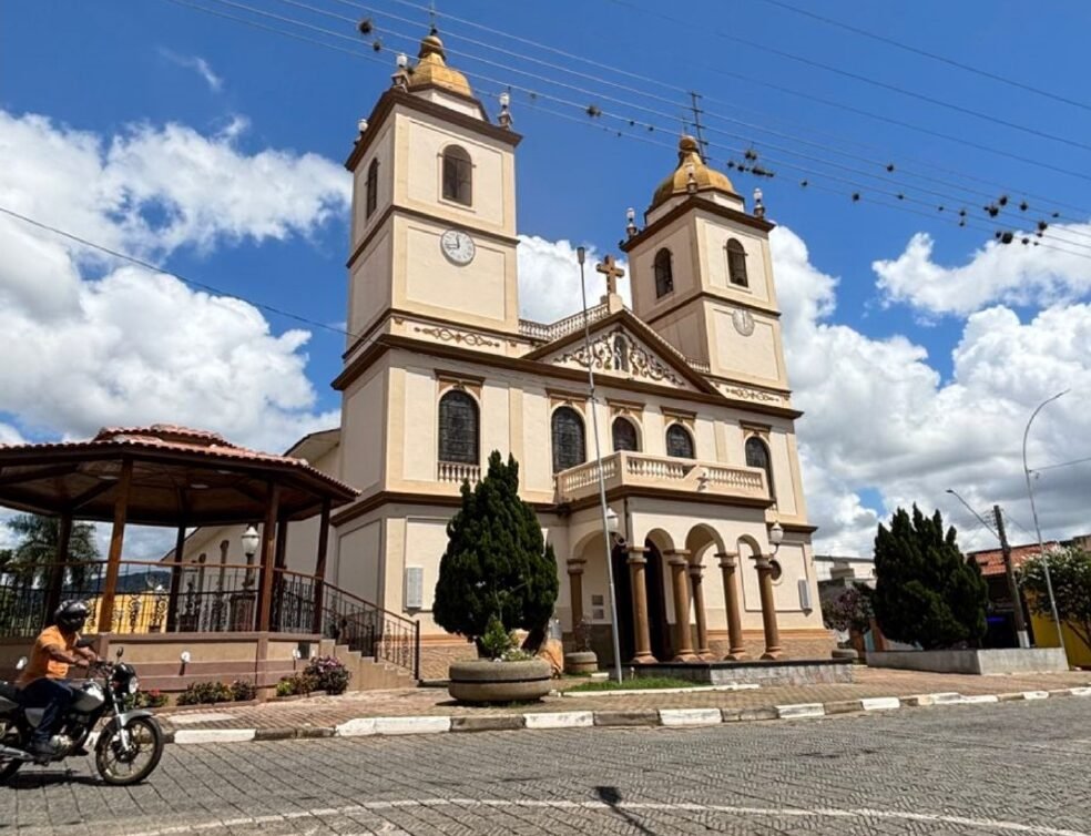 SANTUARIO_page-0001-5c1a77b142f3e3e2ce5cb3cc931d9321.jpg